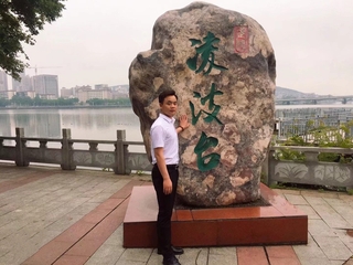 梁佳佳老师